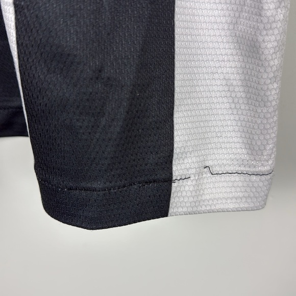 Nike Juventus Black and White Striped Jersey - Picture 5 of 10